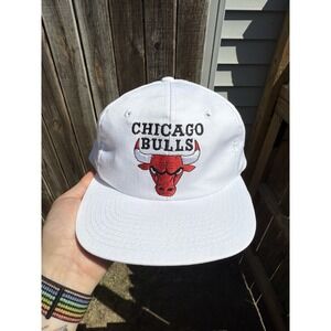 Vintage 90s Chicago‎ Bulls SnapBack Twins Enterprises White Embroidered